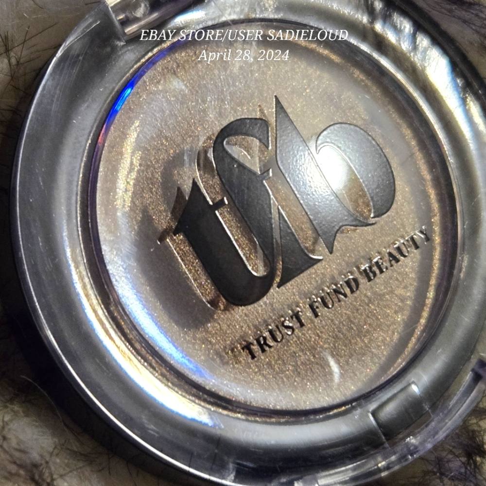 Trust fund beauty bronzer in Golden glow
